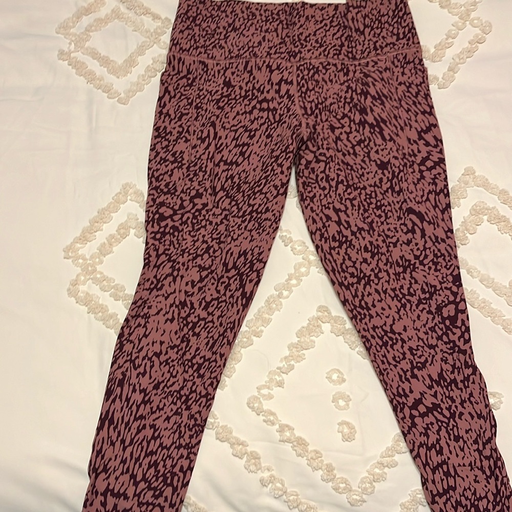Athleta Salutation Stash Pocket II 7/8 Tight.